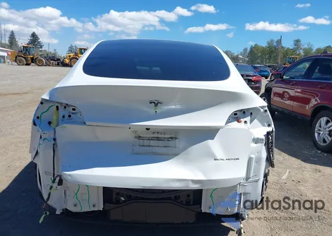 2023 Tesla Model Y Awd/Long Range Dual Motor All-Wheel Drive z USA, uszkodzony, nr VIN 7SAYGAEE1PF700262